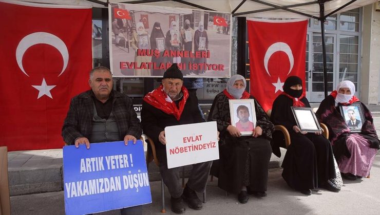 Muşlu aileler çocukları için DEM Parti önündeki eylemlerini sürdürdü