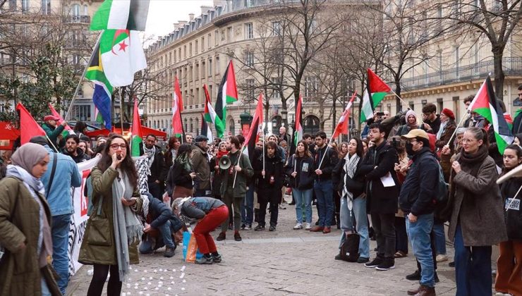 Paris’te öğrenciler Filistin halkıyla dayanışma gösterisi düzenledi