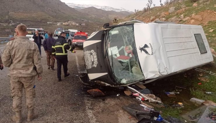 Siirt’te devrilen okul servisindeki 1 öğrenci öldü, 5’i öğrenci 6 kişi yaralandı