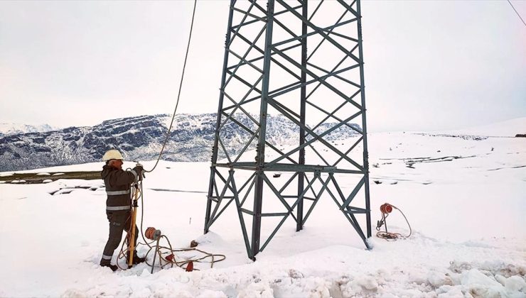 Siirt’te hava muhalefetinin neden olduğu, 12 köyü etkileyen elektrik arızası giderildi