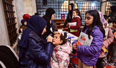 Üsküdar Valide-i Atik Camii’nde çocuk şenliği düzenlendi