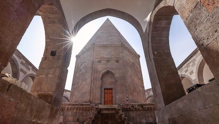 Yaklaşık 700 yıllık Köşk Medrese kültür ve sanat merkezi olarak hizmet verecek