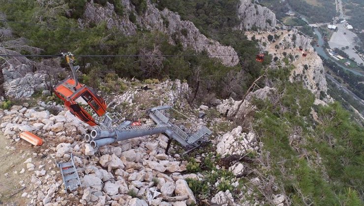 Antalya’daki teleferik kazasının ardından oluşan enkaz havadan görüntülendi