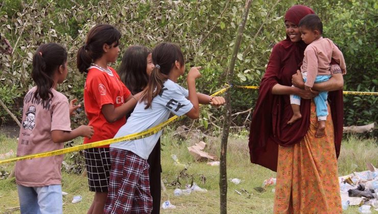 Arakanlı Müslümanlar, Myanmar’daki çatışmalar nedeniyle Bangladeş sınırına sığınıyor