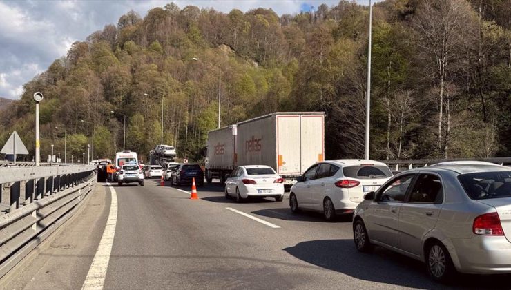 Bayram tatilinin ilk 2 günündeki trafik kazalarında 12 kişi öldü, 1966 kişi yaralandı