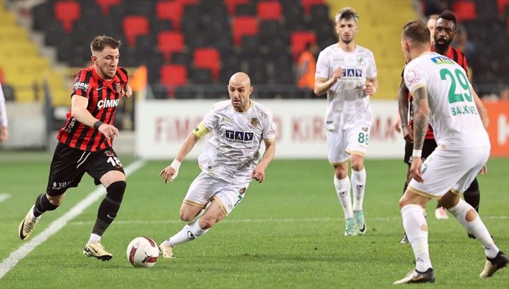 Corendon Alanyaspor Gaziantep FK’yı 3-0 yendi