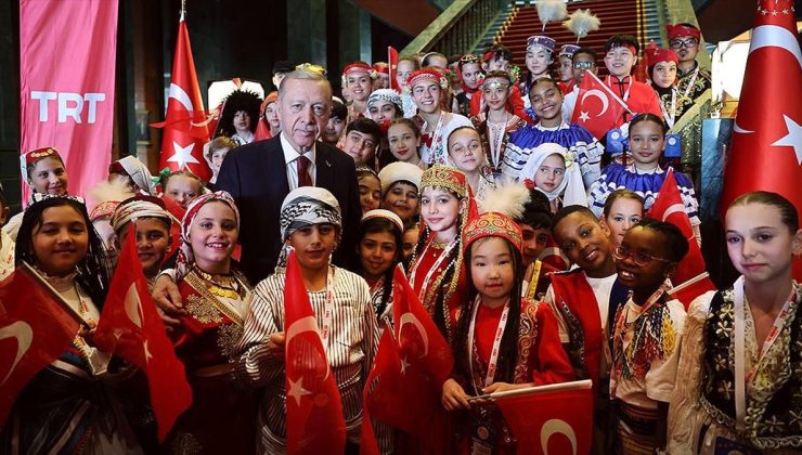 Cumhurbaşkanı Erdoğan: Evlatlarımızın 23 Nisan Milli Egemenlik ve Çocuk Bayramı’nı tebrik ediyorum