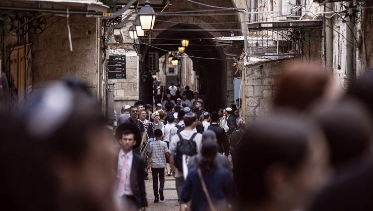 Fanatik Yahudi yerleşimciler Mescid-i Aksa’ya baskın düzenledi