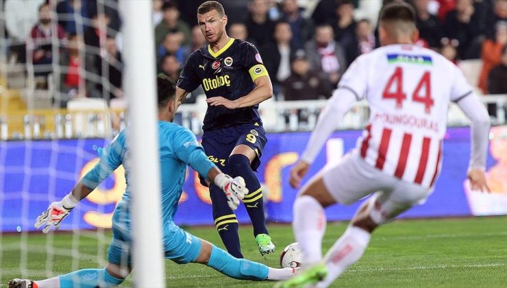 Fenerbahçe, şampiyonluk yarışında Sivasspor’a takıldı