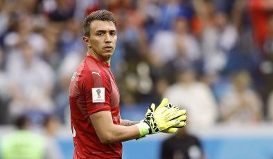 Galatasaray’ın Uruguaylı kalecisi Muslera, milli takım kariyerini noktaladı