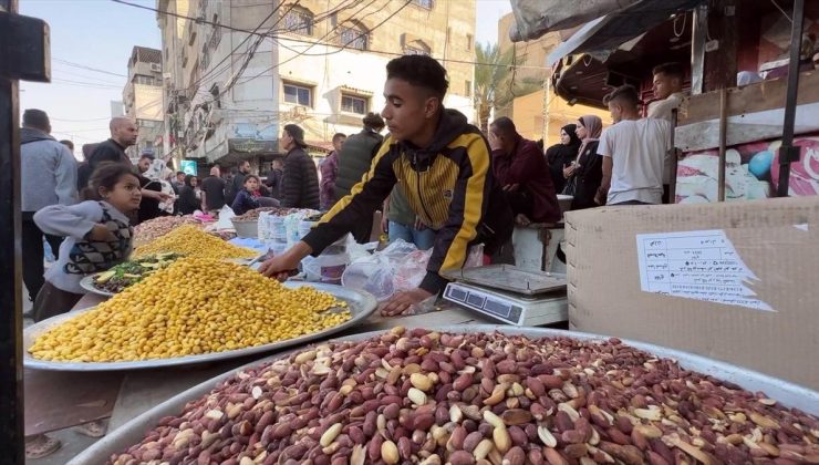 Gazze’nin güneyindeki Refah’ta çarşılarda buruk bayram telaşı yaşanıyor