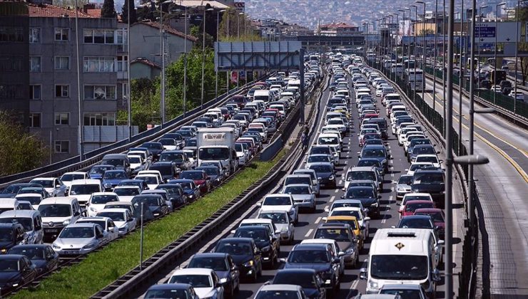 İstanbul trafiğinde bayram tatili yoğunluğu