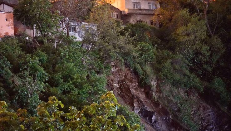 İstanbul Valisi Gül, Gaziosmanpaşa’da toprak kayması yaşanan alanda incelemede bulundu