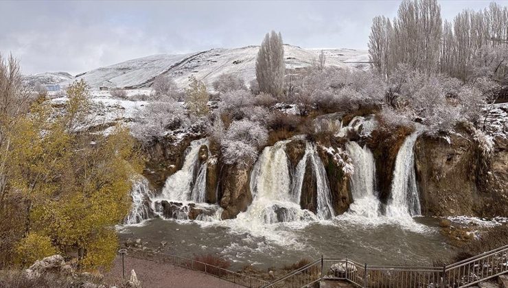 Karların erimesi ve yağışlar Muradiye Şelalesi’ni coşturdu