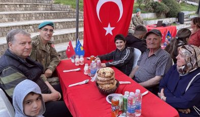 KFOR bünyesinde görevli Türk askeri, Kosova’da Kadir Gecesi dolayısıyla iftar verdi