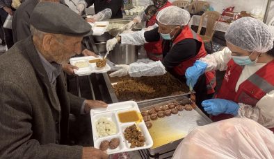 Malatya Vakıfları Bölge Müdürlüğü günlük 8 bin 700 kişiye iftar verdi