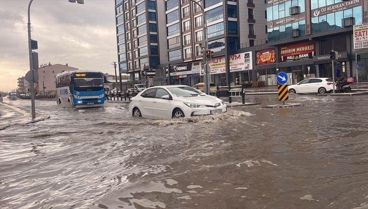 Niğde’de sağanak ve dolu hayatı olumsuz etkiledi