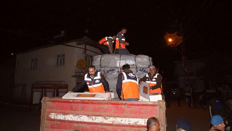 Tokat’ta depremin ardından AFAD vatandaşlara çadır yardımında bulundu