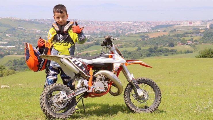 6 yaşındaki motokrosçu Uras Alp’in hayali yarışlara katılıp şampiyon olmak