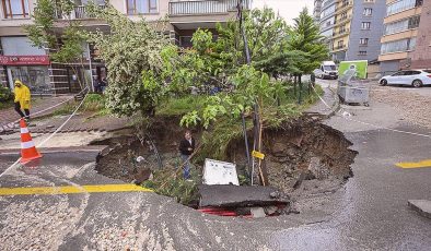 Ankara’da dün etkili olan sağanak nedeniyle Yenimahalle’de yol çöktü