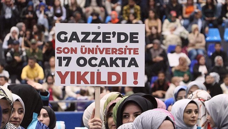 Bayburt Üniversitesi öğrencileri mezuniyet töreninde Filistin’e destek verdi