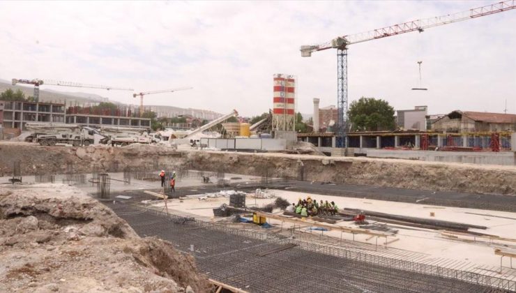 Depremden etkilenen Malatya’da çarşı projesiyle iş yeri ve konutlar inşa ediliyor