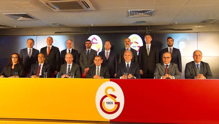 Galatasaray’da yeniden başkanlığa seçilen Dursun Özbek ile yönetimi mazbatalarını aldı