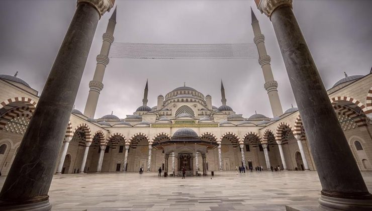 İstanbul’un sembollerinden Büyük Çamlıca Camisi Türkiye’nin en modern külliyesi niteliğinde