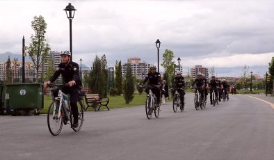 Kayseri’de polisler vatandaşın huzur ve güvenliği için pedal çeviriyor