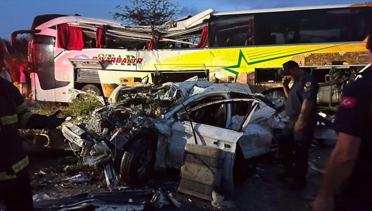 Mersin’de zincirleme trafik kazasında 10 kişi öldü, 30 kişi yaralandı