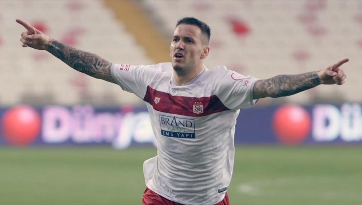 Sivasspor’da golcü futbolcu Rey Manaj’a transfer teklifleri var