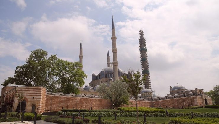 “Zaman belirleyici” olarak bilinen muvakkithanelerin bir örneği de Selimiye’de