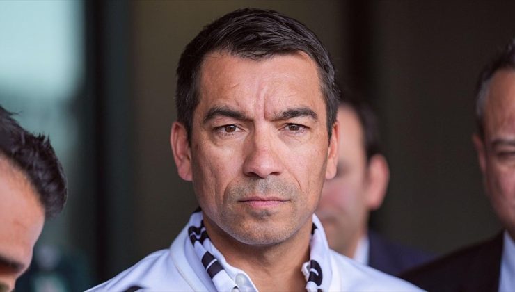 Beşiktaş Teknik Direktörü Van Bronckhorst, Yeni Sezona Hazır!