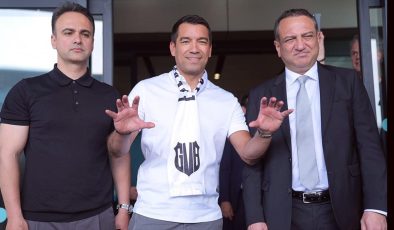 Beşiktaş’ın yeni teknik direktörü Van Bronckhorst İstanbul’a geldi