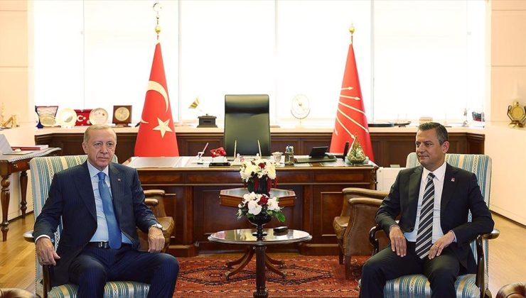 Cumhurbaşkanı Erdoğan, Özgür Özel’i CHP Genel Merkezi’nde ziyaret etti