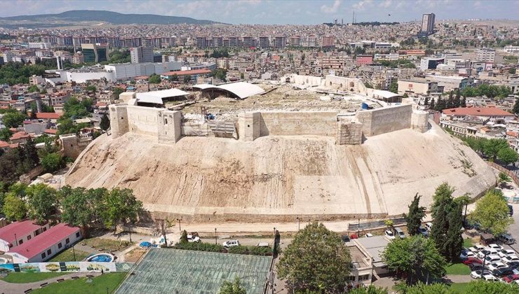 Depremde zarar gören Gaziantep Kalesi’nde restorasyonun yıl sonunda tamamlanması hedefleniyor