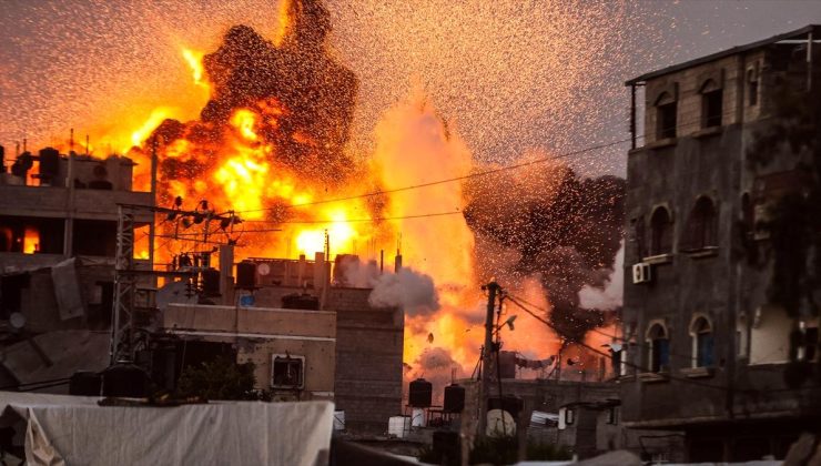 İsrail’in Gazze’deki El-Bureyc ve El-Megazi kamplarına düzenlediği saldırılarda 15 kişi öldü