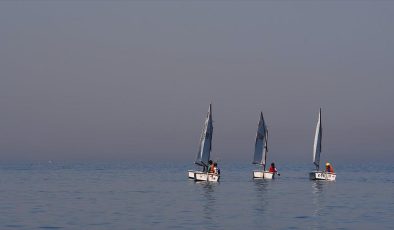 Ömrünü yelkenciliğe adayan kulüp başkanı, Mudanya’da sporcu yetiştiriyor