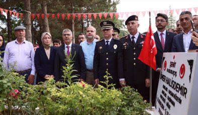 15 Temmuz kahramanı şehit Ömer Halisdemir’in kabri başında tören düzenlendi