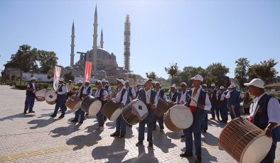 663. Tarihi Kırkpınar Yağlı Güreşleri Festivali davul zurna ekibinin davetleriyle başladı