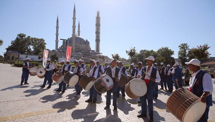 663. Tarihi Kırkpınar Yağlı Güreşleri Festivali davul zurna ekibinin davetleriyle başladı