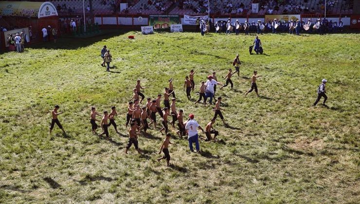 663. Tarihi Kırkpınar Yağlı Güreşleri’nin üçüncü gün müsabakaları başladı