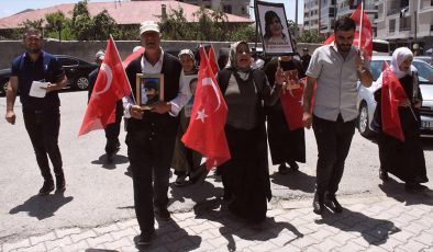 Ailelerin DEM Parti İl Başkanlığı Önündeki Eylemi Sürüyor