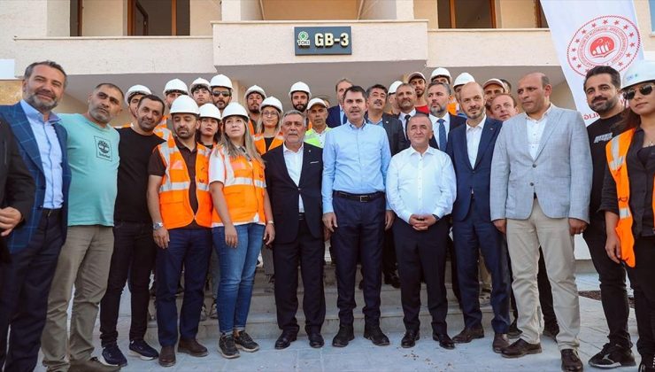 Bakan Kurum, Elazığ’da yapımı devam eden deprem konutlarını inceledi