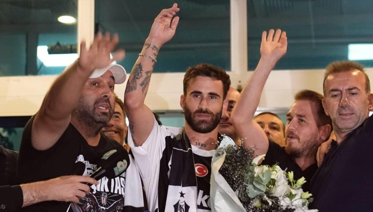 Beşiktaş’ta yeni transfer Rafa Silva, takıma katıldı