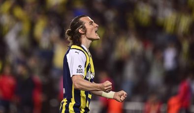 Fenerbahçe, milli futbolcu Çağlar Söyüncü ile 3+1 yıllık sözleşme imzaladı