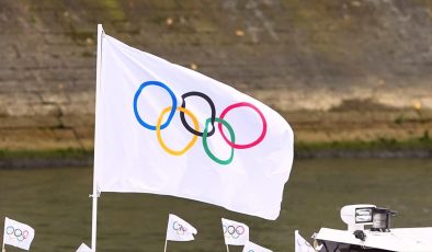 Fransız koşucu, Olimpiyat açılışında başörtüsüne izin verilmediği için şapka takmak zorunda kaldı