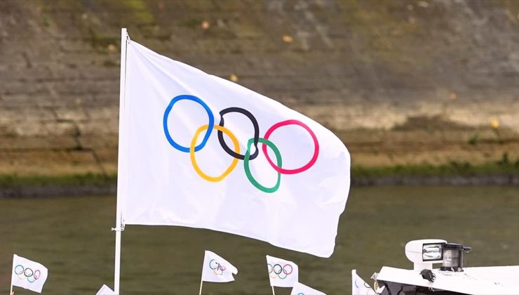 Fransız koşucu, Olimpiyat açılışında başörtüsüne izin verilmediği için şapka takmak zorunda kaldı