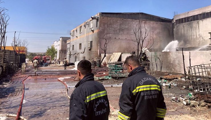 Gaziantep’te boya fabrikasında çıkan yangın söndürüldü