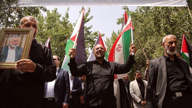 Hamas lideri Heniyye’nin, İran’da suikasta uğraması Tahran Üniversitesinde protesto edildi